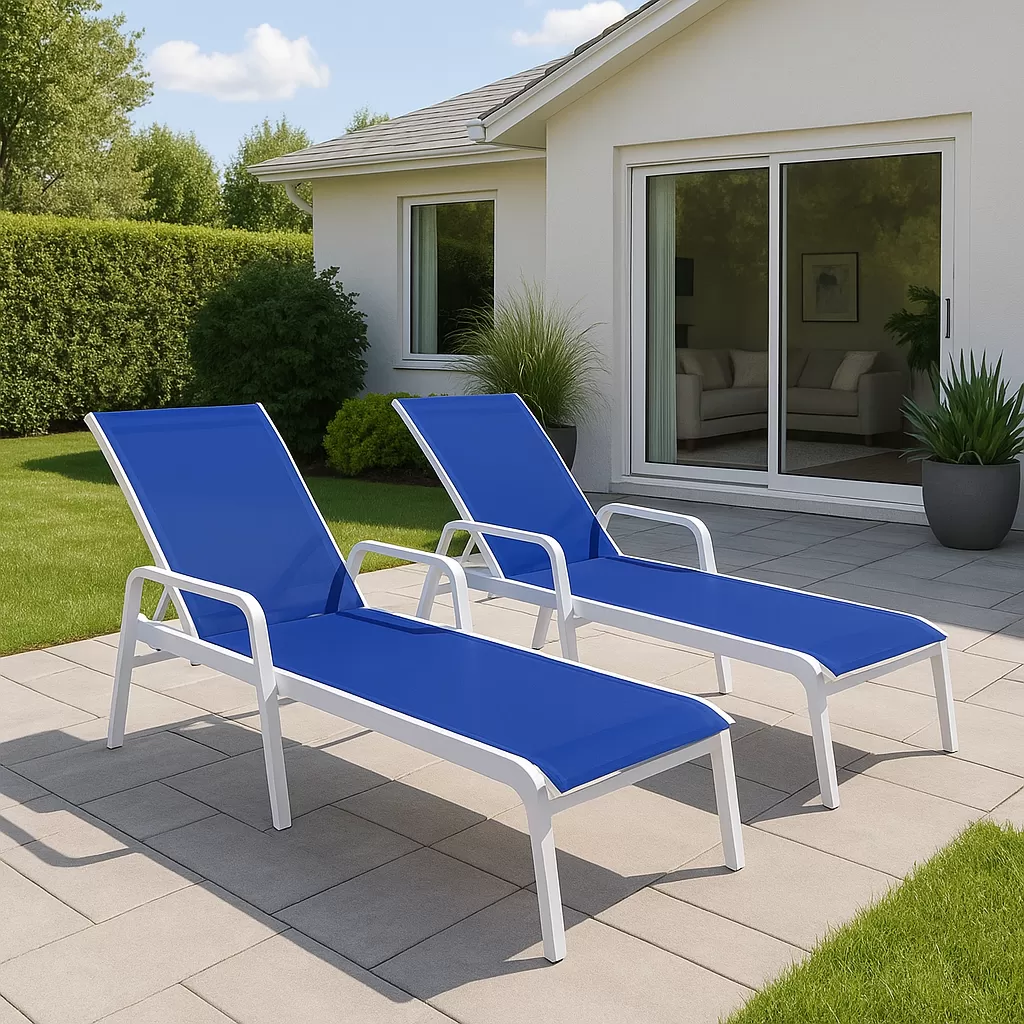 Kit com 5 Espreguiçadeiras para Piscina Summer - Alumínio Branco, Tela Sling Azul Escuro | Empilhável