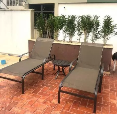 Espreguiçadeira para Piscina Summer - Alumínio Marrom, Tela Sling Marrom | Empilhável